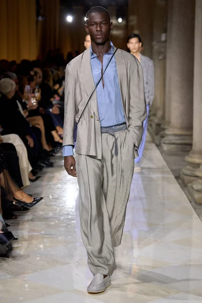 Look 25
